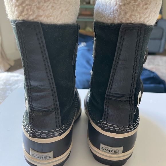 Sorel- little kids snow boots- size 10 - Picture 4 of 6